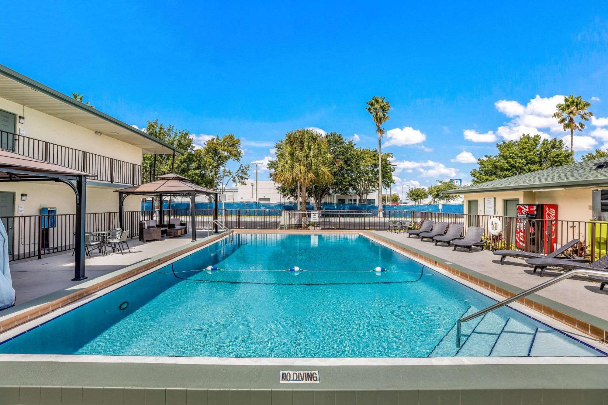 Quality Inn & Suites Downtown Orlando Exterior photo