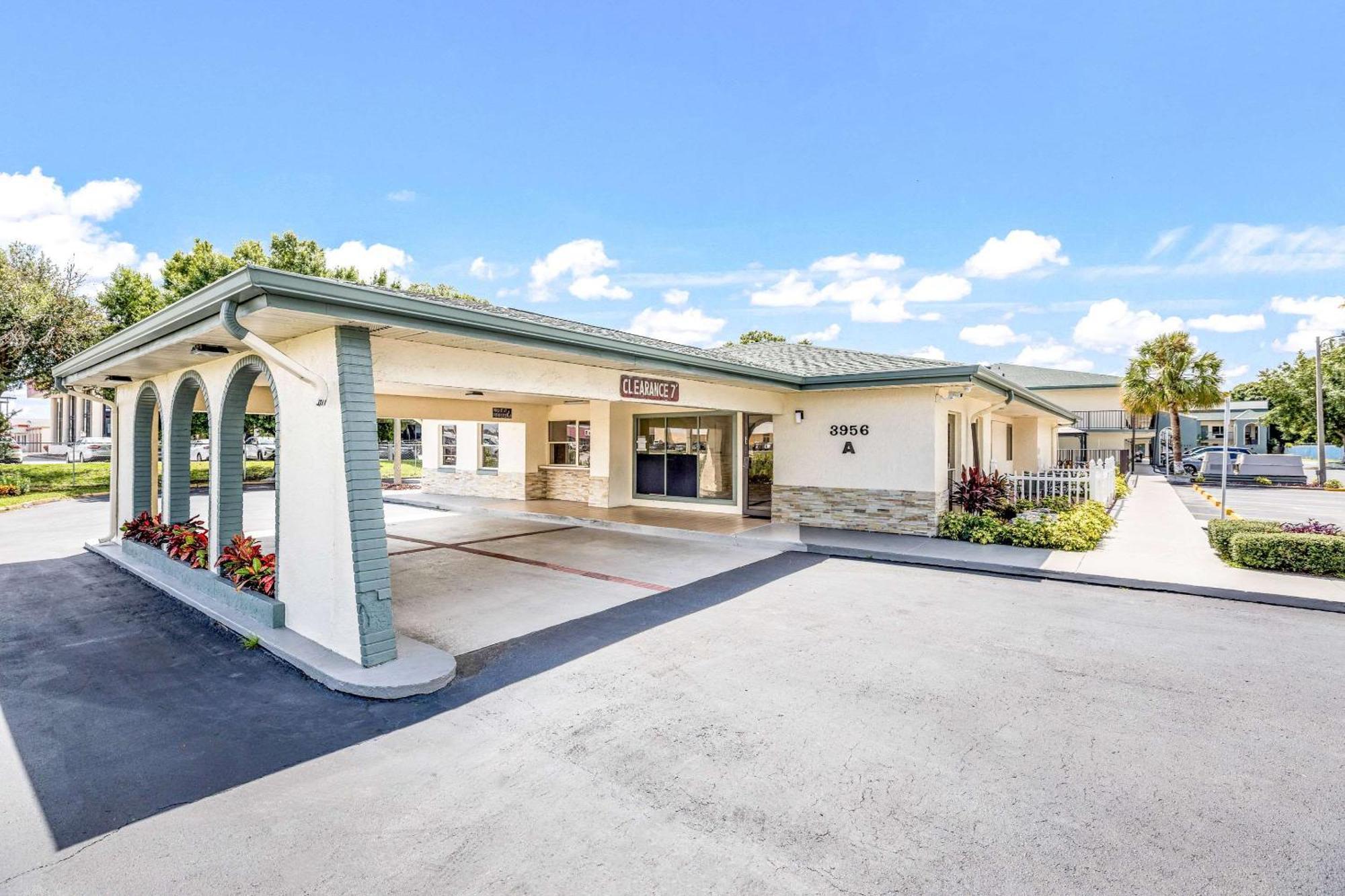 Quality Inn & Suites Downtown Orlando Exterior photo